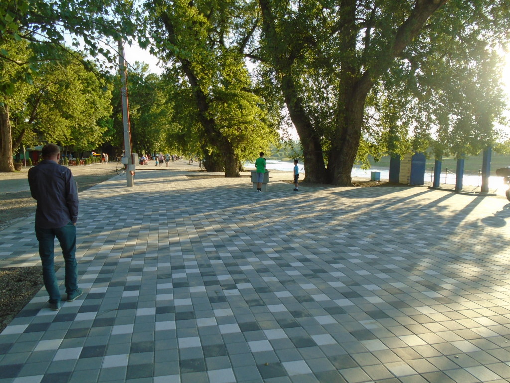 Postavljen behaton na prostoru gradske plaže