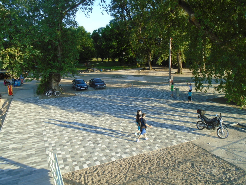 Postavljen behaton na prostoru gradske plaže