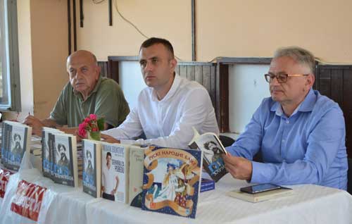 Vekovni pomen pesniku Disu