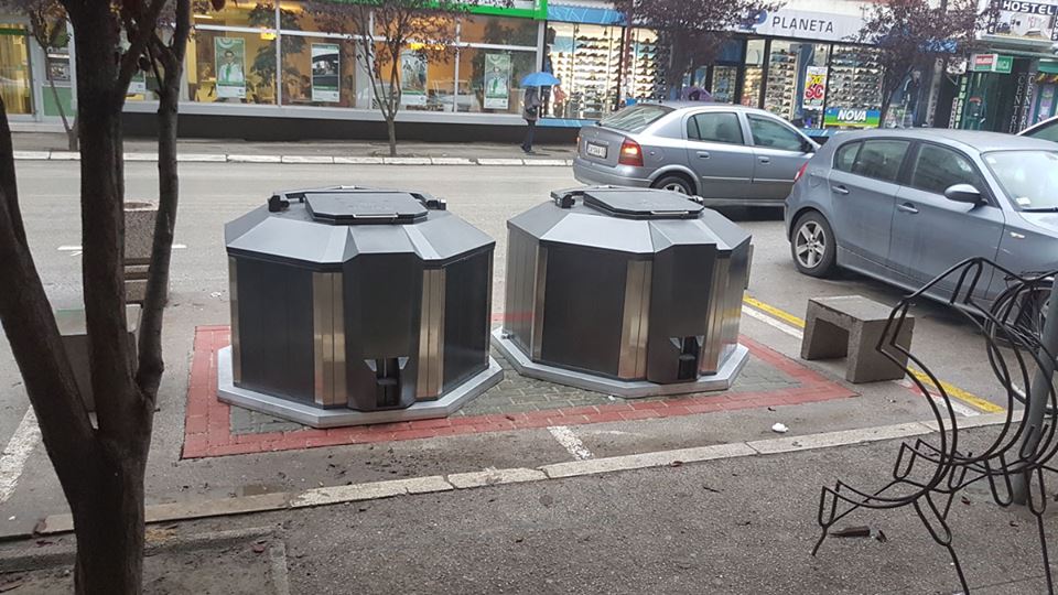 JKP Komunalac Čačak - podzemni kontejner u ulici Železnička JKP Komunalac Čačak - podzemni kontejner u ulici Železnička