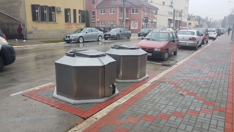 JKP Komunalac Čačak - podzemni kontejner u Kralja Petra Prvog JKP Komunalac Čačak - podzemni kontejner u Kralja Petra Prvog